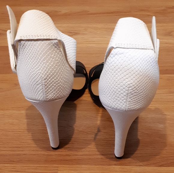 Buckle Snake pattern heels - Picture 4 of 4